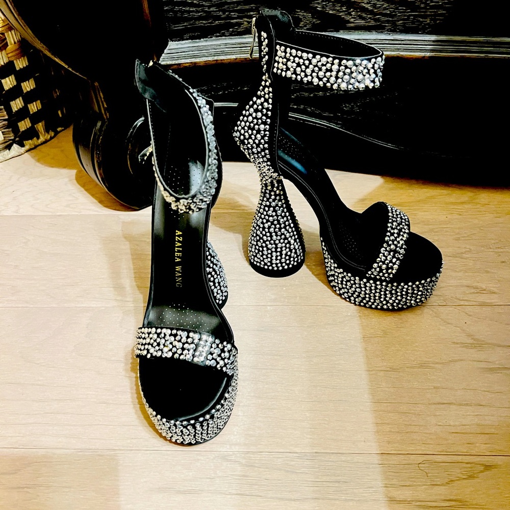 Black Studded Platform Heels. Size 8. Heel height     6 1/2’’. NWT. Original box